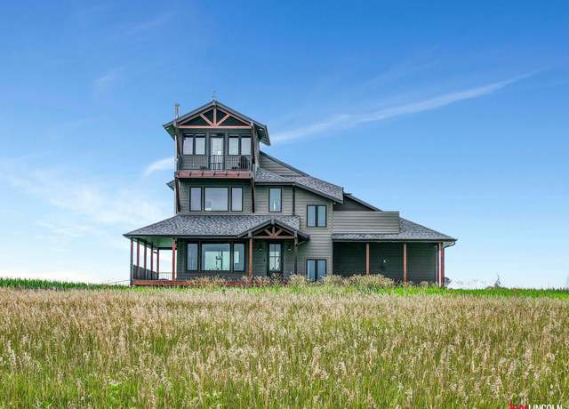 Property at 1015 E Rd, Palmyra, NE 68418, 4 beds, 3.5 baths