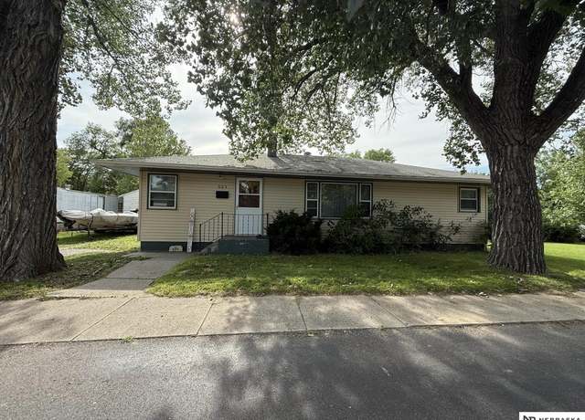 Property at 521 N Valentine St, Valentine, NE 69201, 3 beds, 1 bath