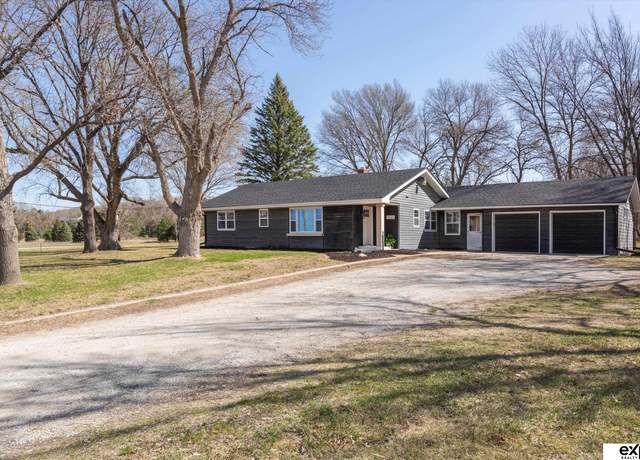 Property at 10301 S 240th St, Gretna, NE 68028, 3 beds, 1 bath