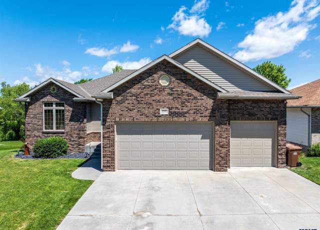 Property at 1440 Blanca Dr, Lincoln, NE 68521, 4 beds, 3 baths