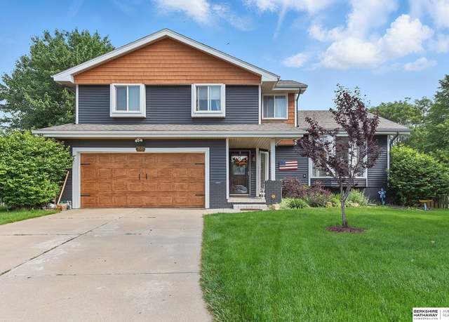 Property at 3520 N 151st Cir, Omaha, NE 68116, 4 beds, 2.5 baths