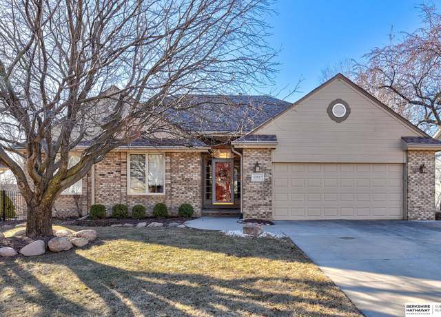 Property at 13517 Taylor St, Omaha, NE 68164, 4 beds, 3 baths