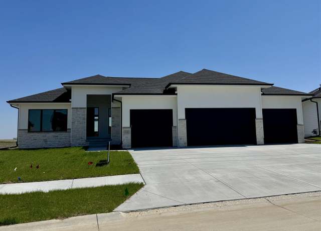 Property at 5721 N 195th St, Elkhorn, NE 68022, 5 beds, 3 baths