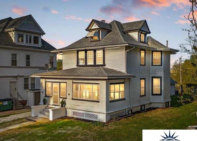 Property at 139 N 32nd Ave, Omaha, NE 68131, 4 beds, 2.5 baths