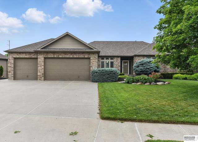Property at 10022 S 177 St, Omaha, NE 68136, 4 beds, 3 baths