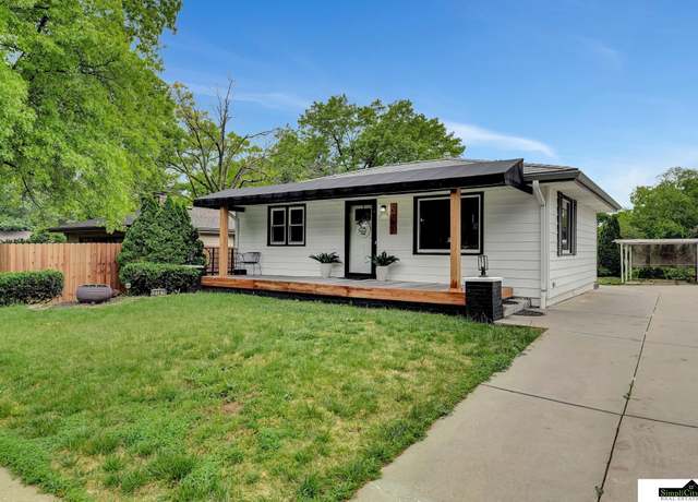Property at 2141 S 60th St, Lincoln, NE 68506, 2 beds, 2 baths