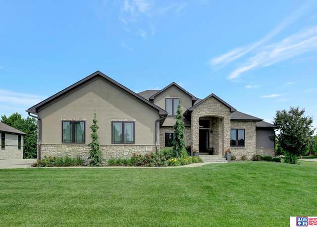 Property at 2020 Ridgeline Dr, Lincoln, NE 68512, 5 beds, 3.5 baths