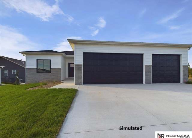Property at 1711 NW 55th St, Lincoln, NE 68528, 4 beds, 3 baths