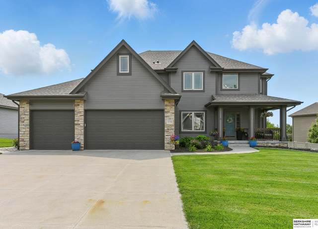 Property at 12570 S 79th Ave, Papillion, NE 68046, 5 beds, 3.5 baths