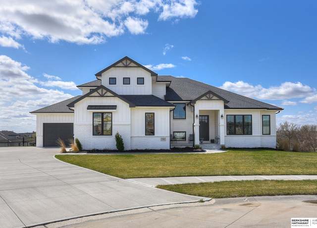 Property at 21061 Valley Cir, Omaha, NE 68022, 5 beds, 3.5 baths