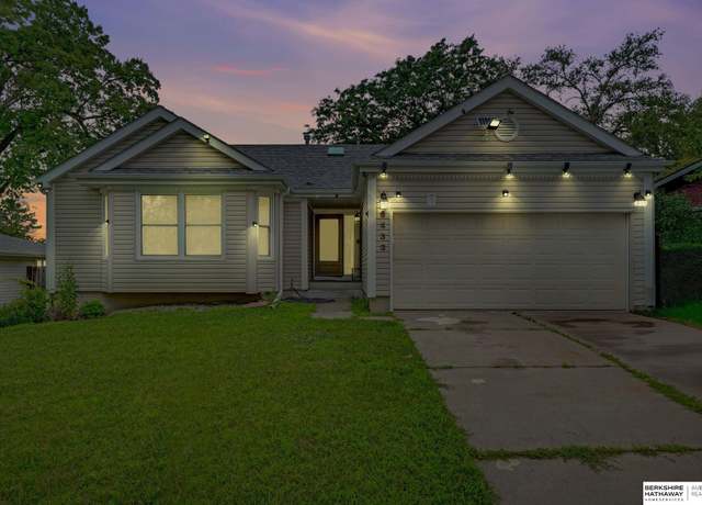 Property at 6433 Thunderbird Cir, Lincoln, NE 68512, 3 beds, 2 baths