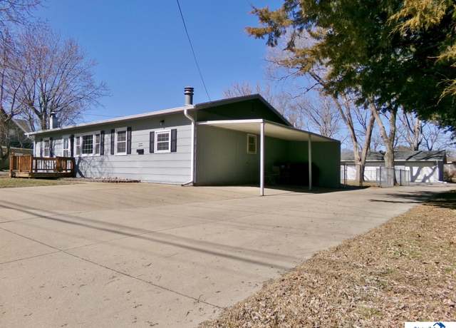 Property at 1518 Monroe St, Beatrice, NE 68310, 3 beds, 2 baths