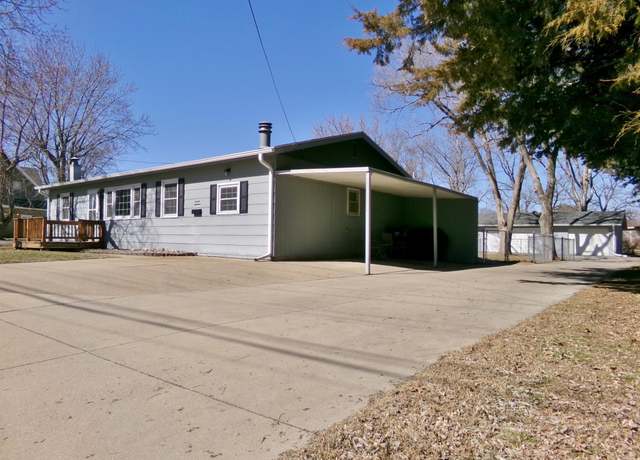 Property at 1518 Monroe St, Beatrice, NE 68310, 3 beds, 2 baths