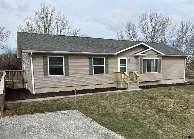 Property at 16406 Iske Dr, Bellevue, NE 68123, 3 beds, 2.5 baths