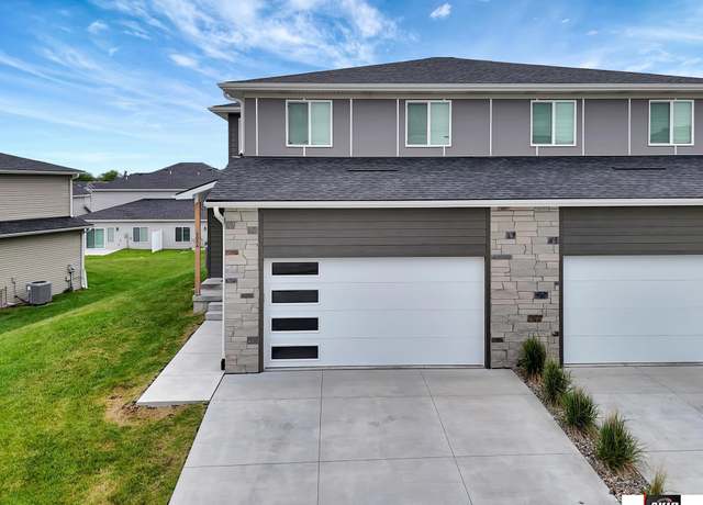 Property at 5054 W Amarillo Dr, Lincoln, NE 68528, 4 beds, 3.5 baths