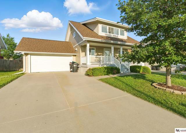Property at 1545 Florence Blvd, Omaha, NE 68110, 3 beds, 2.5 baths