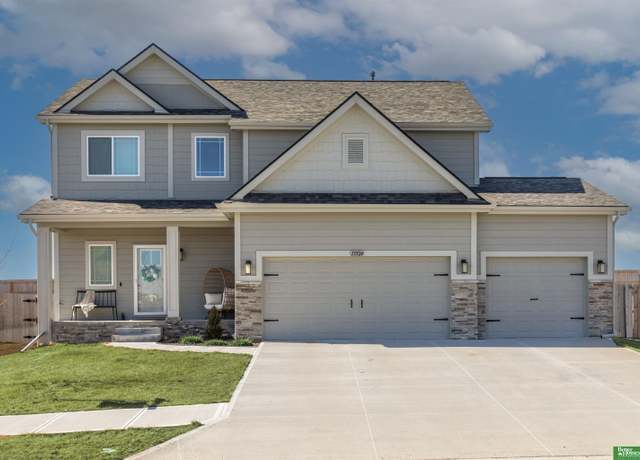 Property at 13524 S 55 St, Papillion, NE 68133, 4 beds, 2.5 baths