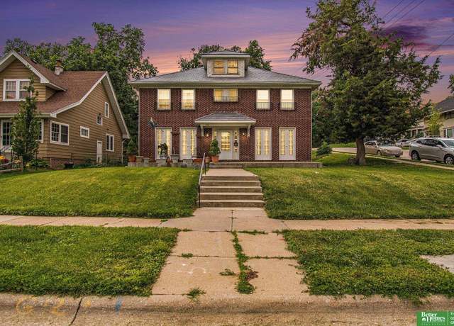 Property at 1100/1102 S 35 Ave, Omaha, NE 68105, 3 beds, 1 bath