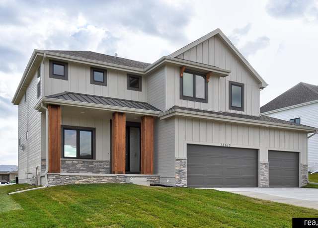 Property at 12613 S 79 St, Papillion, NE 68046, 4 beds, 3.5 baths