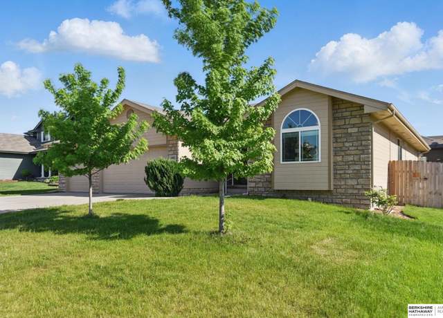Property at 1901 Apollo Ln, Papillion, NE 68133, 4 beds, 3 baths