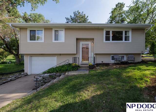 Property at 4401 Briarpark Dr, Lincoln, NE 68516, 2 beds, 1 bath