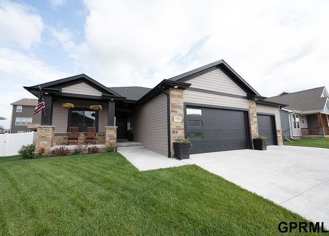 Property at 1600 W Avalanche Rd, Lincoln, NE 68521, 5 beds, 3 baths