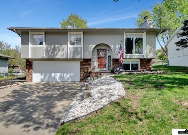 Property at 2217 N 141st Ave, Omaha, NE 68164, 3 beds, 2 baths