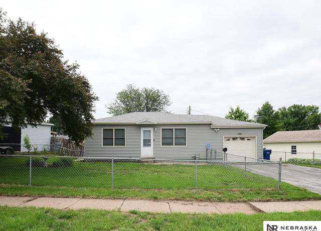 Property at 7331 Frederick Ave, La Vista, NE 68128, 3 beds, 1 bath