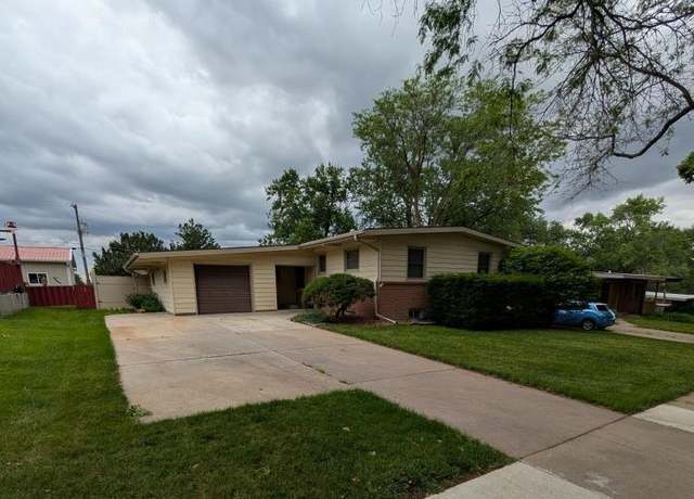 Property at 815 Northborough Ln, Lincoln, NE 68505, 3 beds, 2 baths