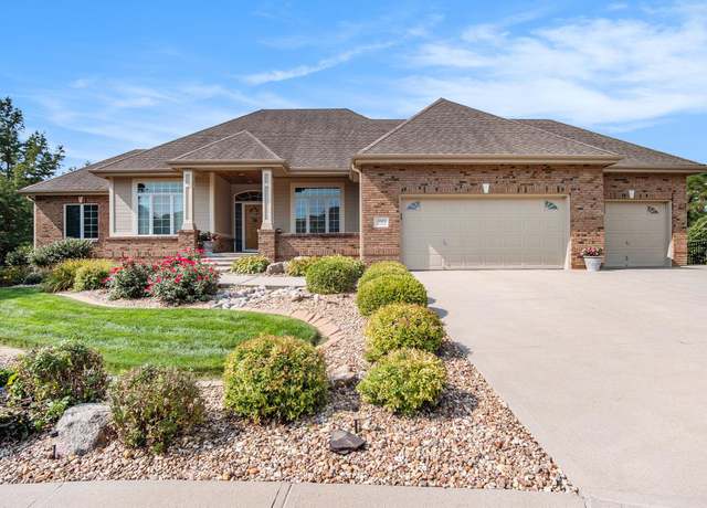 Property at 5003 Westlake Cir, Papillion, NE 68133, 4 beds, 3 baths