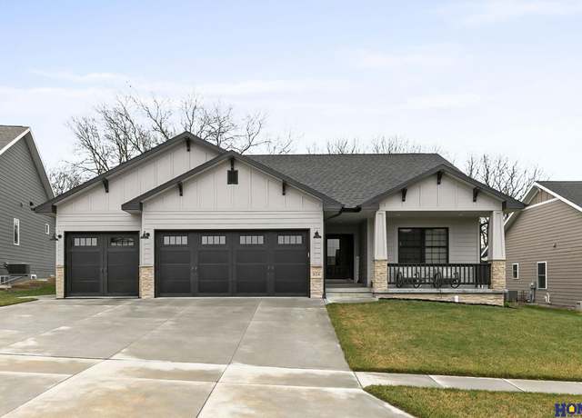 Property at 854 Ironwood Dr, Seward, NE 68434, 4 beds, 3 baths