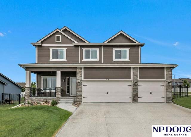 Property at 11623 111 Ave, Papillion, NE 68046, 4 beds, 2.5 baths