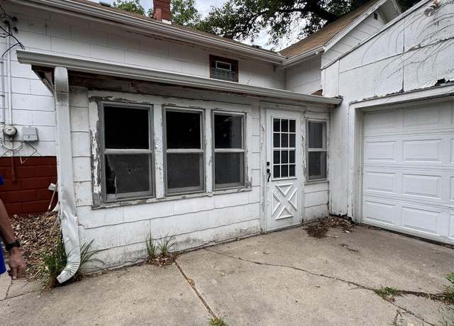 Property at 4427 Pierce St, Omaha, NE 68105, 3 beds, 1.5 baths