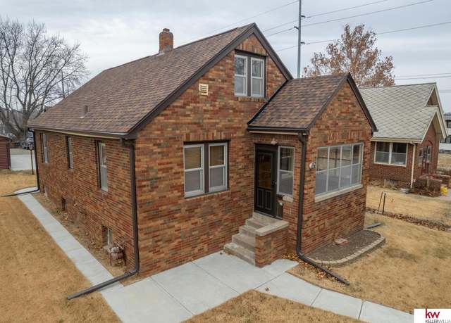 Property at 4108 S 38 St, Omaha, NE 68107, 4 beds, 2 baths