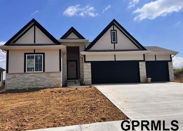 Property at 12109 Daniell Rd, Bellevue, NE 68123, 3 beds, 2.5 baths