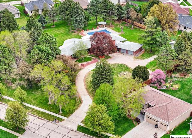 Property at 6844 Laurent Cir, Lincoln, NE 68526, 4 beds, 4 baths