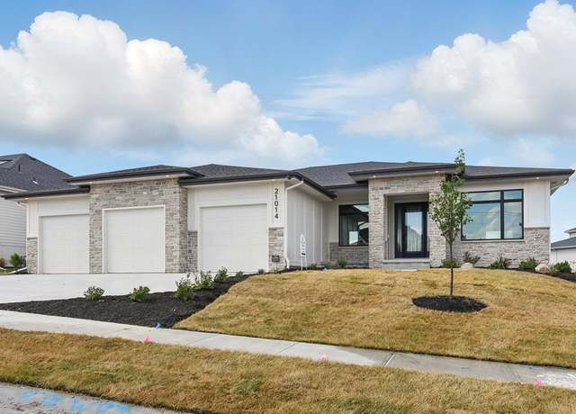 Property at 21014 E St, Elkhorn, NE 68022, 5 beds, 4.5 baths