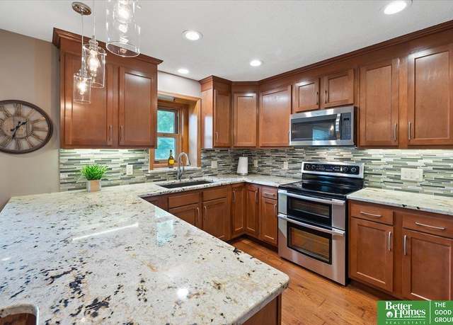 Property at 2927 S 158 Cir, Omaha, NE 68130, 3 beds, 3 baths