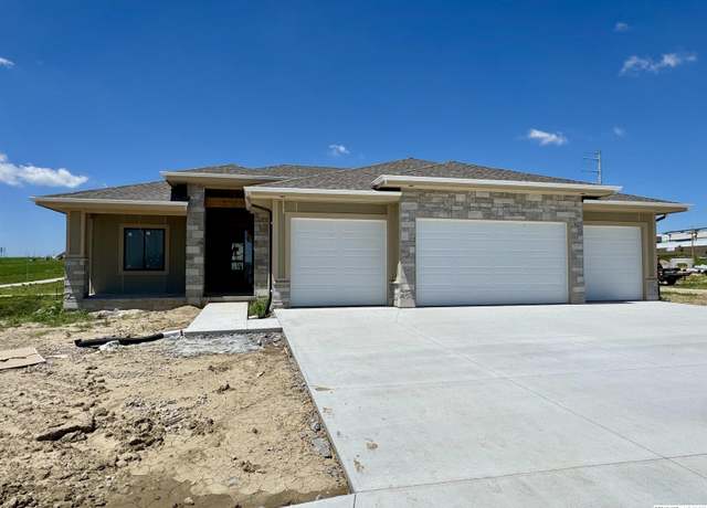 Property at 5302 S 200th Ave, Omaha, NE 68135, 5 beds, 3 baths
