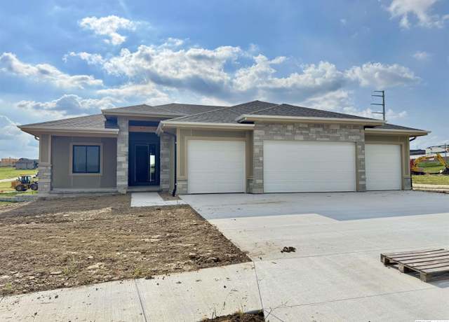 Property at 5302 S 200th Ave, Omaha, NE 68135, 5 beds, 3 baths