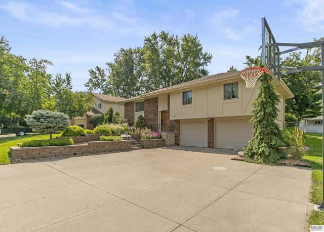 Property at 21479 Brentwood Rd, Elkhorn, NE 68022, 3 beds, 2 baths