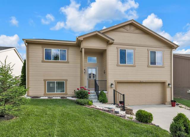 Property at 16421 Redman Ave, Omaha, NE 68116, 3 beds, 2.5 baths