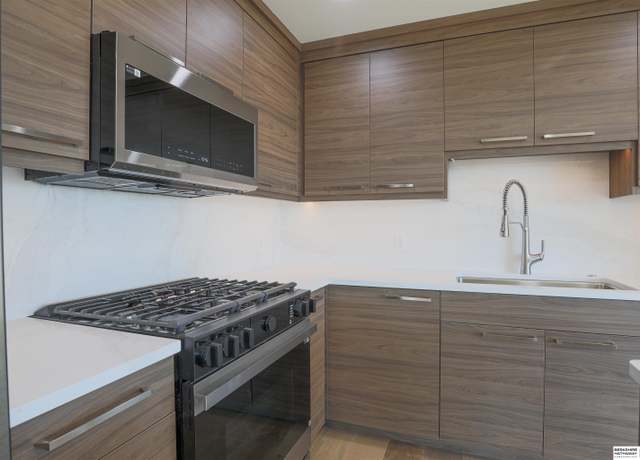 Property at 200 S 31st Ave #4209, Omaha, NE 68131, 2 beds, 2.5 baths