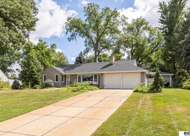 Property at 7805 Pierce Cir, Omaha, NE 68124, 2 beds, 2 baths