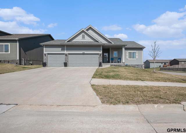 Property at 16604 Weber St, Bennington, NE 68007, 4 beds, 3 baths