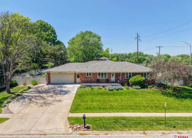 Property at 4301 S 61st St, Lincoln, NE 68516, 3 beds, 3 baths