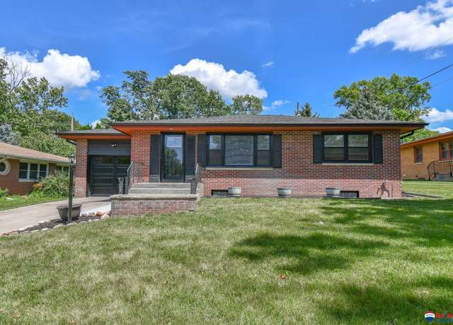 Property at 1210 S 44th St, Lincoln, NE 68510, 3 beds, 1.5 baths