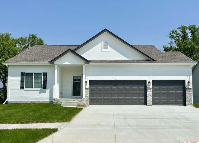Property at 6702 N 170 Ave, Omaha, NE 68116, 3 beds, 2.5 baths