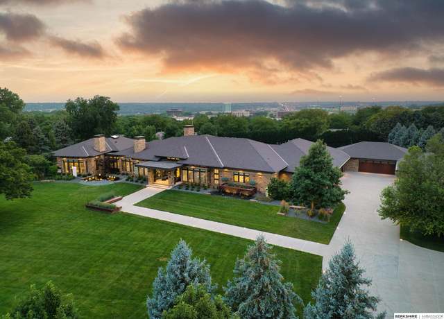 Property at 318 N 96th St, Omaha, NE 68114, 5 beds, 7.5 baths
