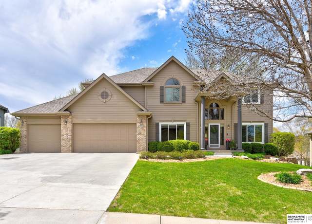Property at 4954 S 177th Cir, Omaha, NE 68135, 5 beds, 4.5 baths